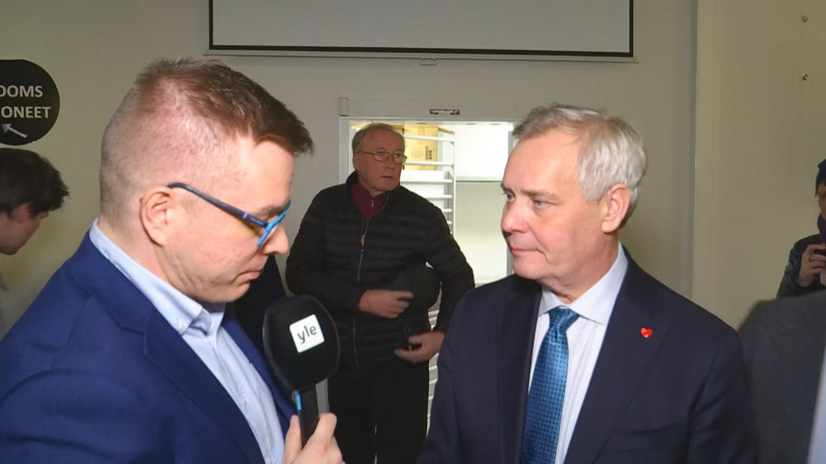 Antti Rinne hastateltavana.