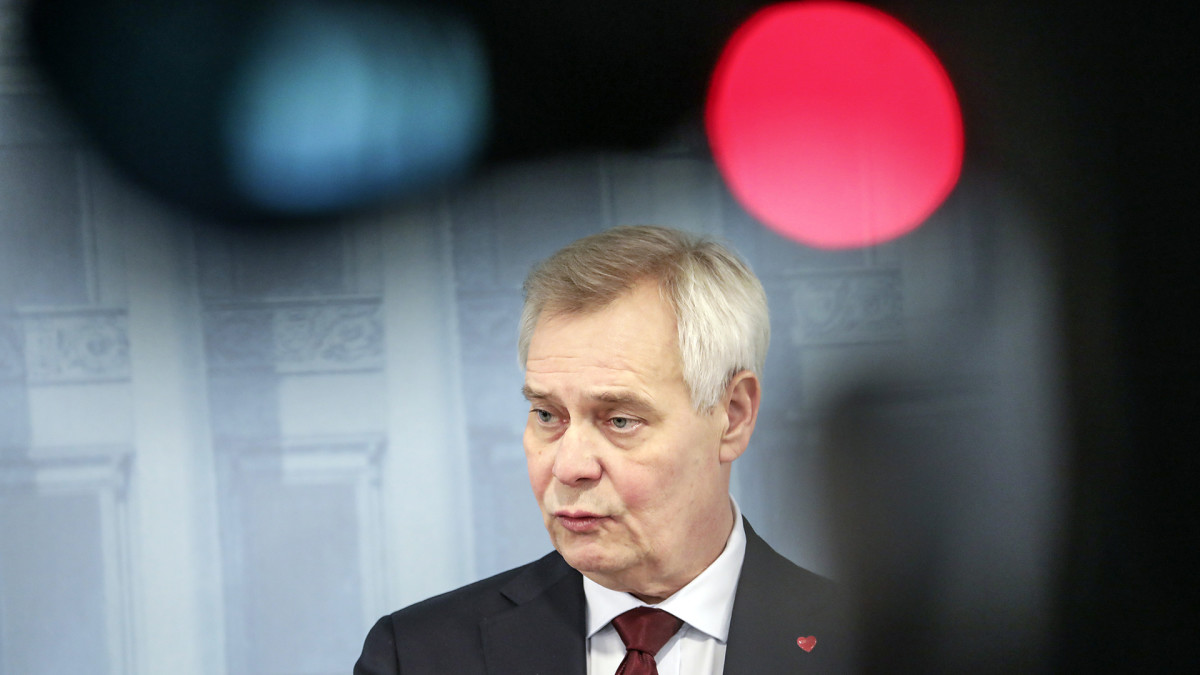 Antti Rinne tiedotustilaisuudessa.