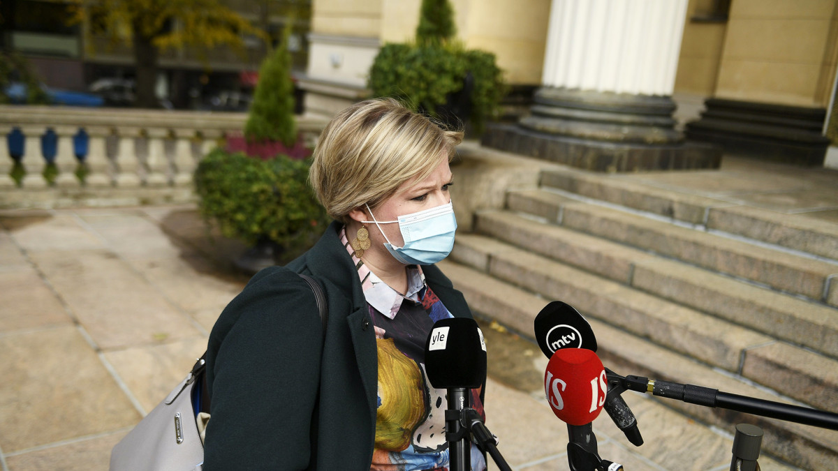 Tiede- ja kulttuuriministeri Annika Saarikko saapui hallituksen iltakouluun Säätytalolle.