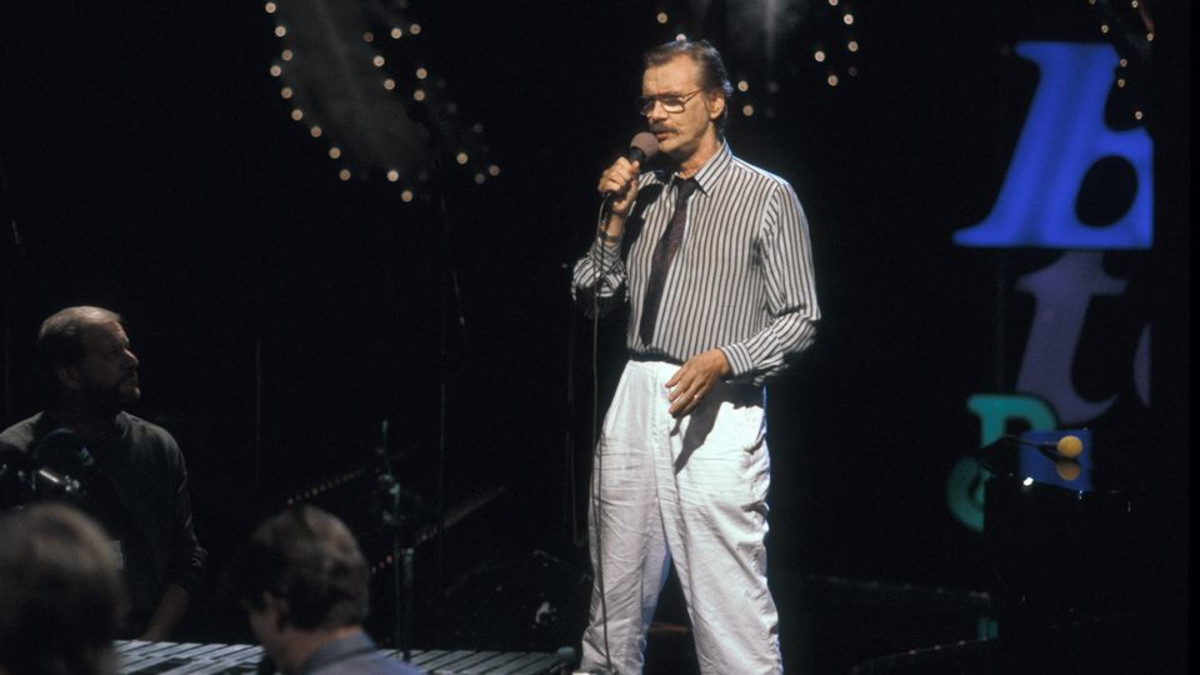 Junnu Vainio Värivalot ja liukas lattia -ohjelmassa (26.11.1988)