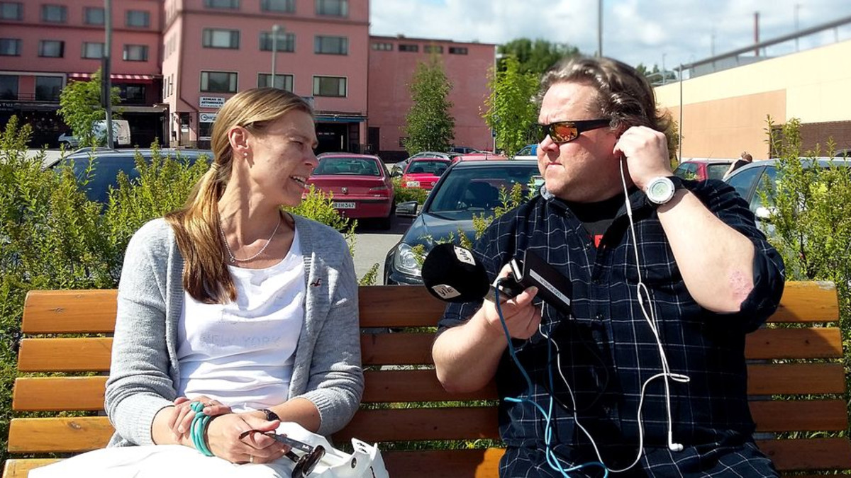 Tehtaanjohtaja Camilla Wikström Metsä Fibrestä Jussi Lindroosin haastattelussa.