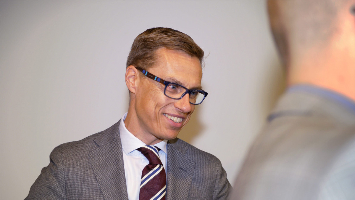 Valtiovarainministeri Alexander Stubb Suuren valiokunnan edustalla Helsingissä 16. heinäkuuta 2015.