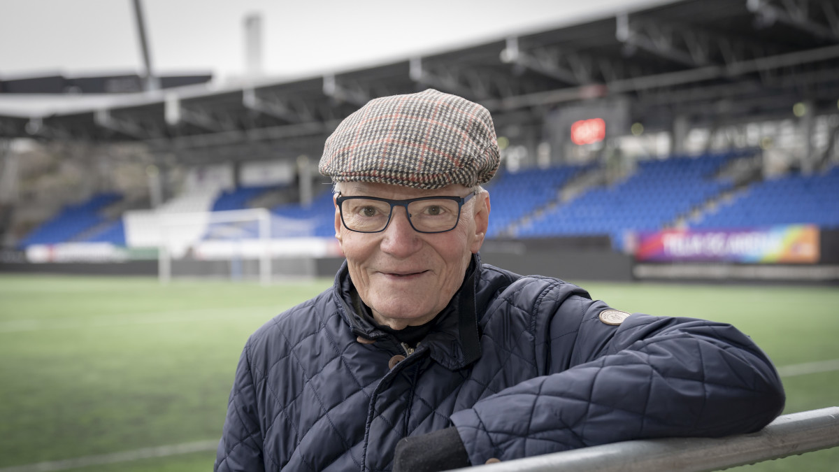 Gunnar Yliharju , jalkapallomaajoukkueen entinen huoltaja
