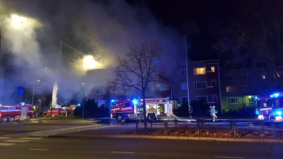kerrostalopalo aiheuttaa runsaasti savua