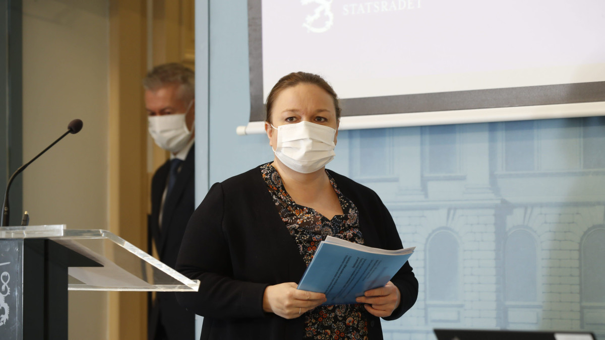 Koronainfo, kuvassa Krista Kiuru sekä Taneli Puumalainen