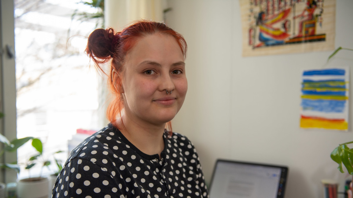 Opiskelijan taloudellinen arki, kuvassa Lilli Hatinen poikaystävänsä Tapanin kanssa Helsingin Mellunmäessä.10.2.2021.