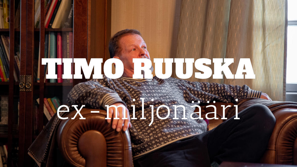 Timo ruuska istumassa nojatuolissa.