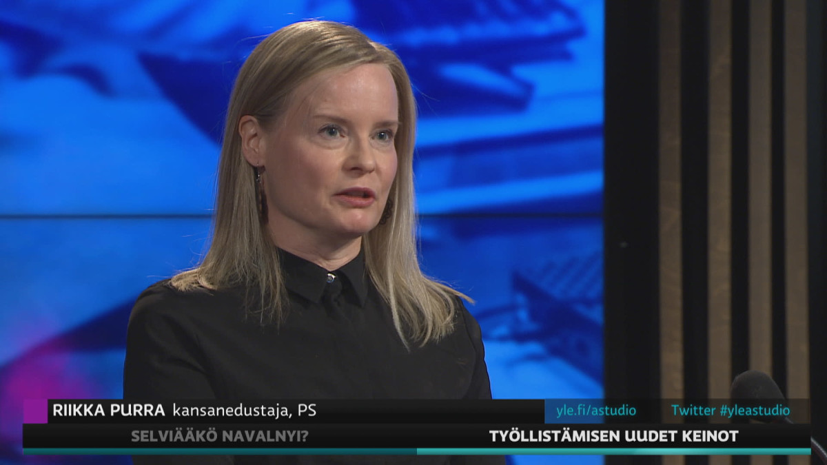 Perussuomalaisten Riikka Purra arvioi A-studiossa kuntien työllisyyskokeilua.