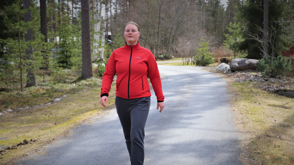 Ilona Mäki lenkkeilemässä