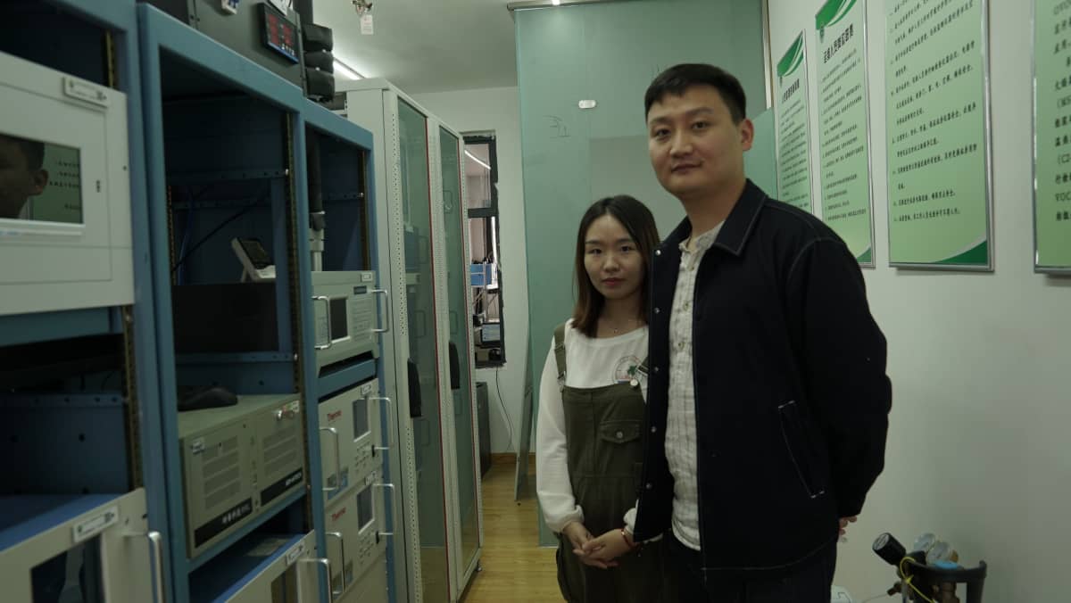 Zhang Chan  ja Liu Tengfei ovat tutkineet assemallaan Yuncvhengissa ilmassa liikkuvia päästöjä kolme vuotta. 