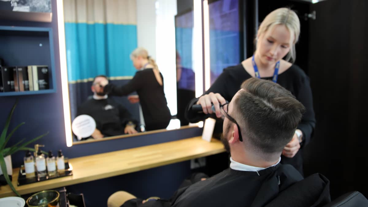 Parrakas Mies Ei Hapea Hoitaa Ulkonakoaan Parran Laittamiseen Voi Kulua Enemman Aikaa Kuin Naisella Meikkaamiseen Yle Uutiset Yle Fi