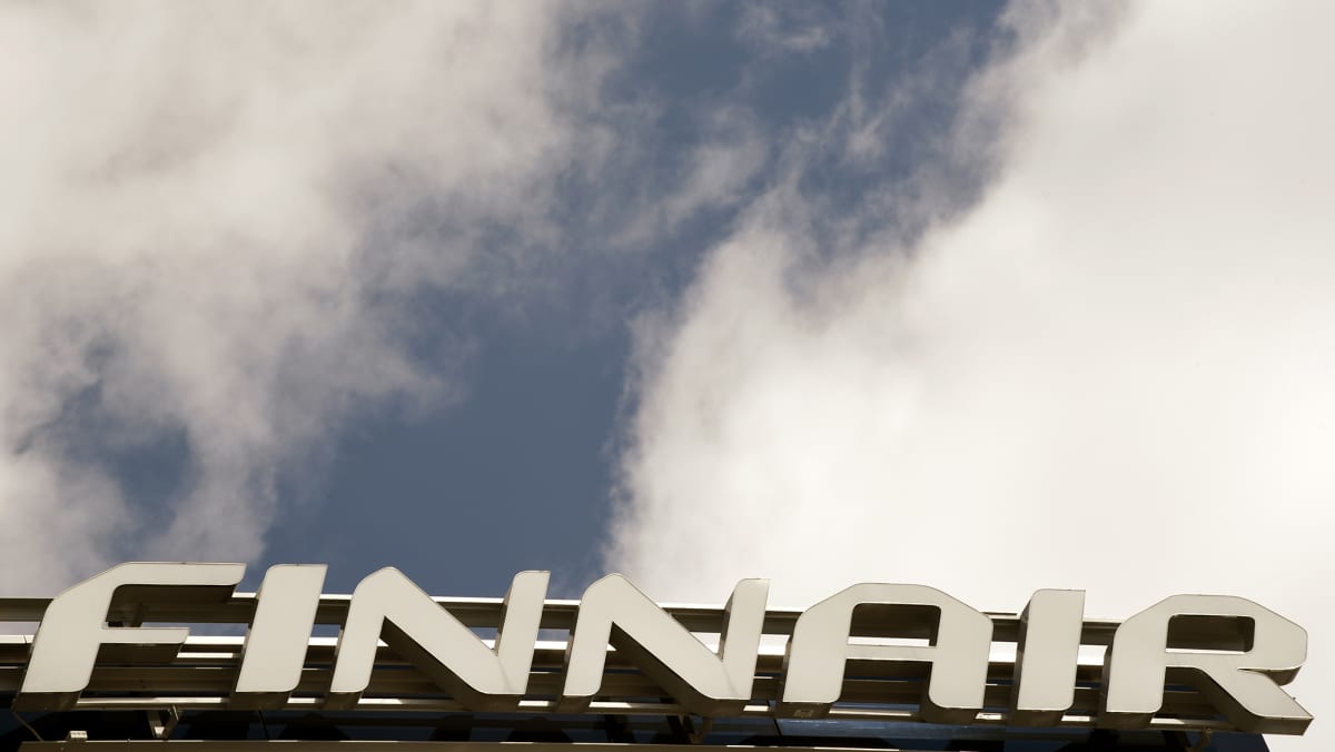 Kyltti Finnairin pääkonttorin katolla Vantaalla.