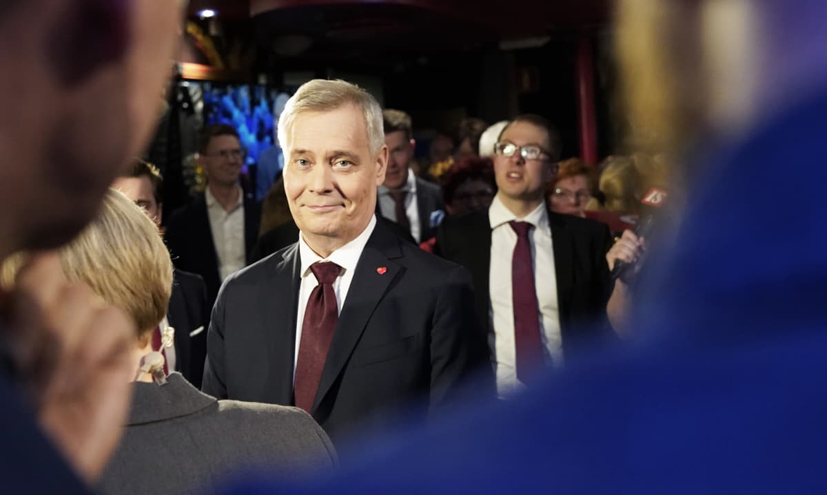 Antti Rinne SDP:n vaalivalvojaisissa.