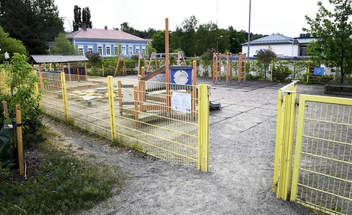 Lapsensa Porvoossa Tappanutta Isaa Kuullaan Tanaan Oikeudessa Mies Selitti Kuulusteluissa Etta Veitsi Vain Sattui Olemaan Mukana