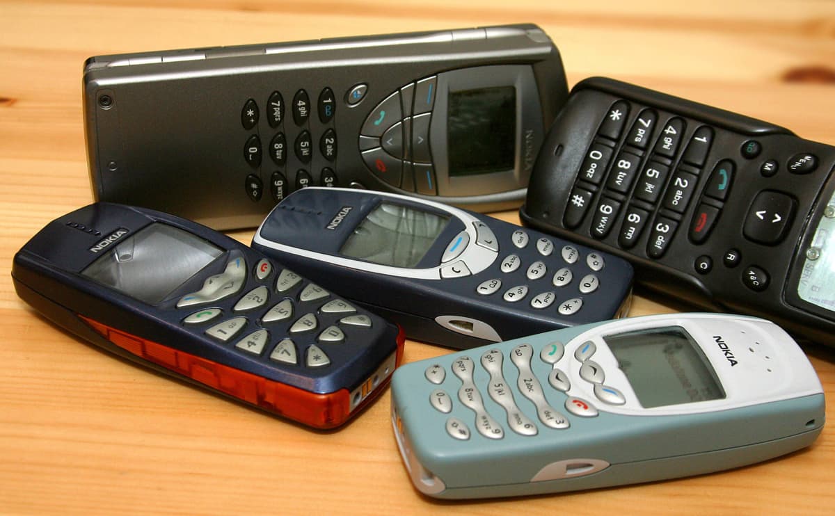 Vanhoja Nokian puhelimia.