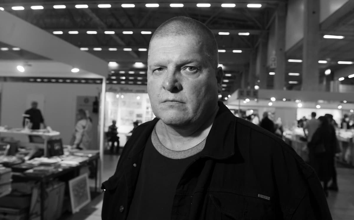Toimittaja ja kirjailija Jarkko Sipilä.