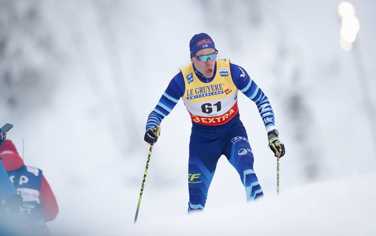 Markus Vuorela hiihtää Rukalla marraskuussa 2020.