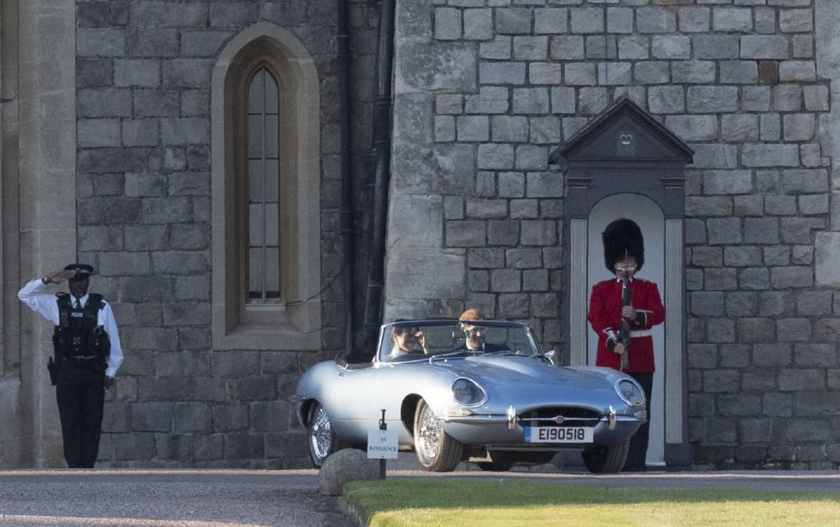 Vajaa vuosi sitten uunituore Sussexin herttuapari lähti avoautolla Windsorin linnasta. Nyt katseet kohdistuvat taas Windsoriin, tosin tällä kertaa syynä on odotettu vauva. Prinssi Harryn ja Meghan Marklen häitä vietettiin 19.5.2018.