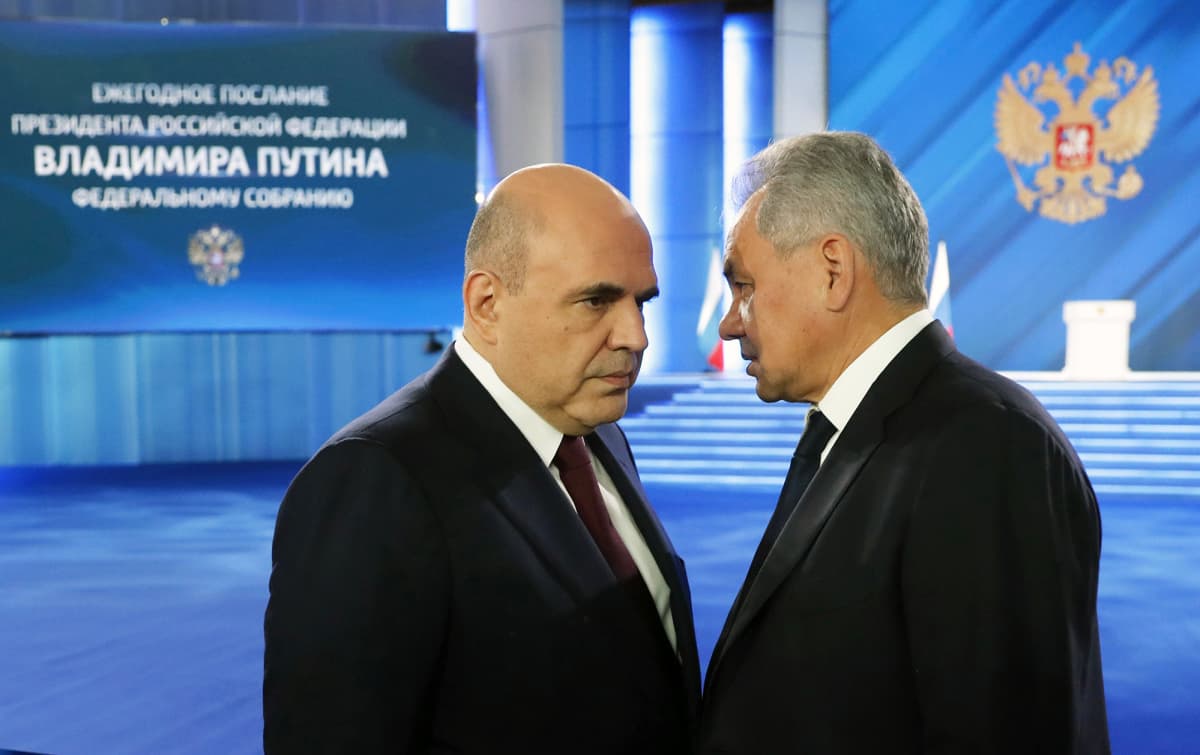 Mihail Mišustin ja Sergei Šoigu keskustelivat Moskovassa keskiviikkona ennen presidentti Vladimir Putinin puhetta.
