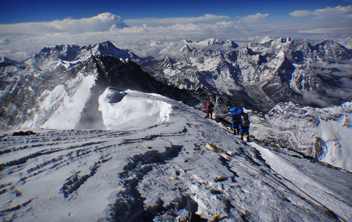Jo 12 kuollut Mount Everestillä | Yle Uutiset