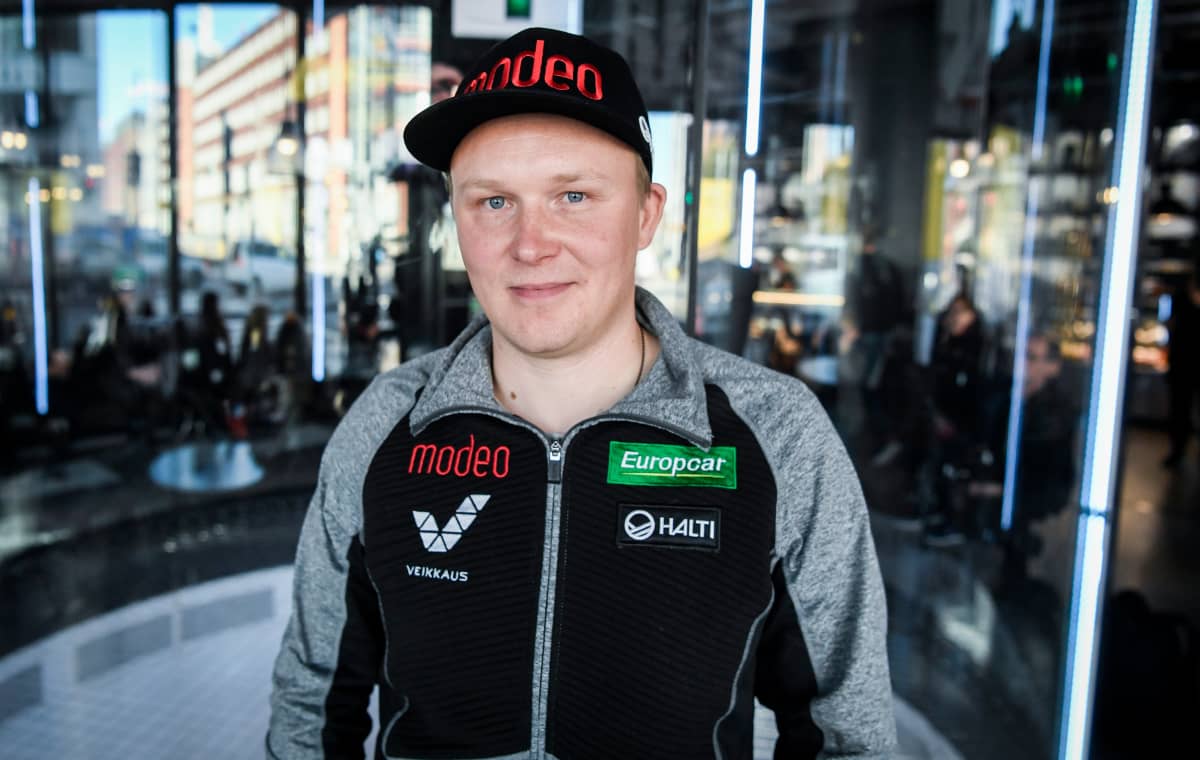 Lauri Hakolalla on käsissään kenties kaikkien aikojen nuorin mäkihypyn A-maajoukkue.