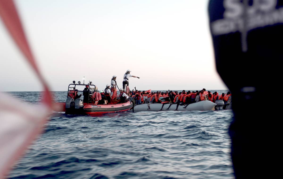 Aquarius-alukselle poimittiin merestä pakolaisia.