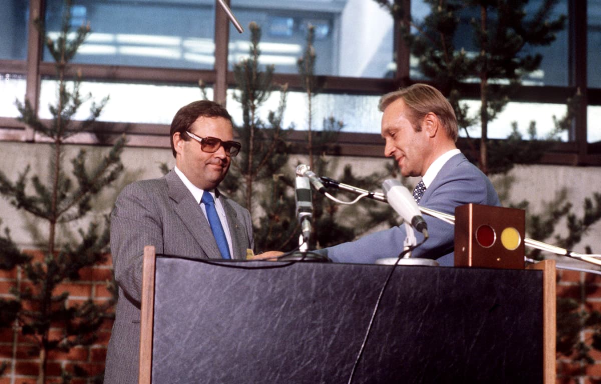 Ilkka Suominen ja Harri Holkeri vuonna 1979