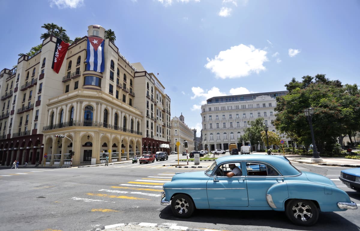 Kuvassa katukuvaa Kuuban pääkaupungista Havannasta. 
