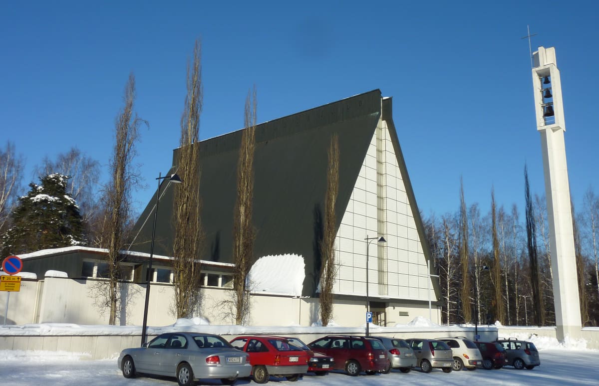 Valkeakosken kirkkohelmikuussa 2011