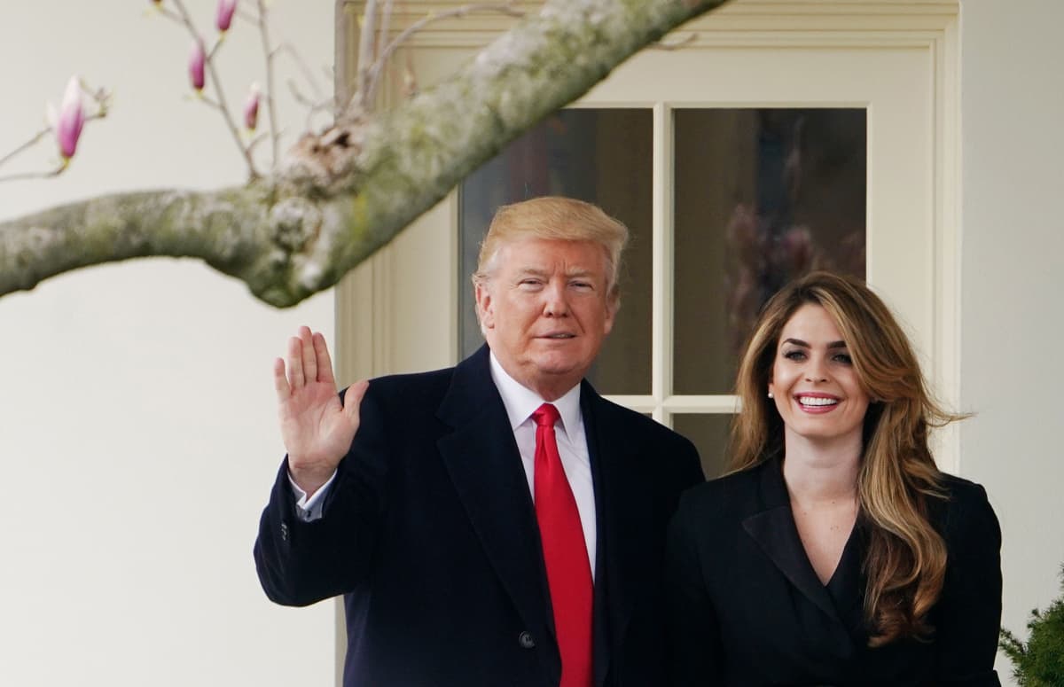 Kuvassa ovat Donald Trump ja Hope Hicks maaliskuussa 2018.