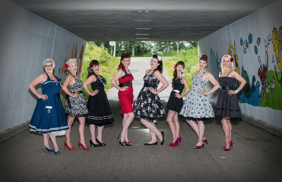 Pin Up Usuttaa Heittaytymaan Naisellisuuteen Yle Uutiset Yle Fi