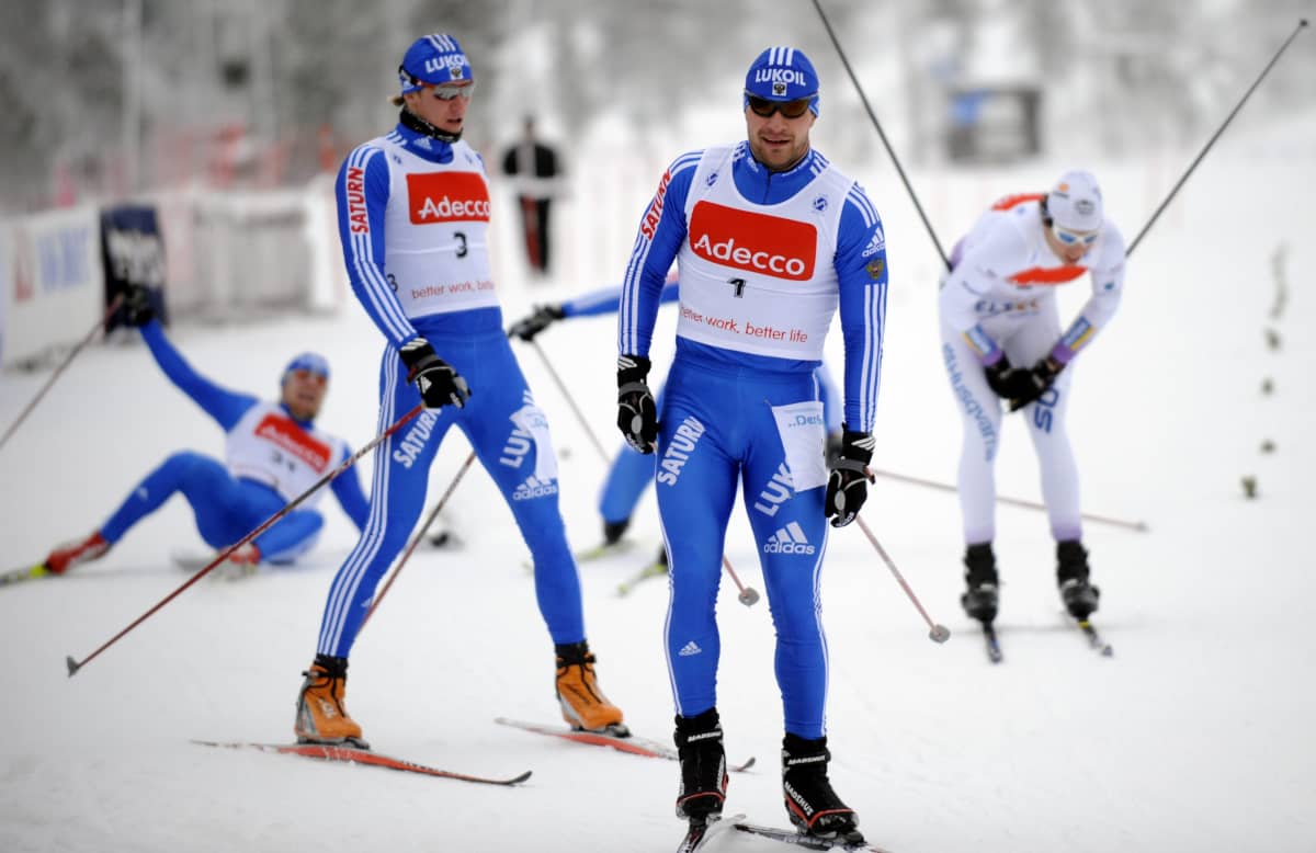 Aleksei Petuhov (etualalla) ja Nikita Krjukov (numero 3) olivat Saariselän FIS-hiihtojen monivuotisia kävijöitä. Kuvassa Petuhov voittaa vuoden 2008 sprintin ennen Krjukovia. Kaksikko voitti parisprintin MM-kultaa 2013 ja -hopeaa 2015. Krjukov saavutti lisäksi urallaan sprintissä muun muassa henkilökohtaisen olympiakullan 2010 ja maailmanmestaruuden 2013.