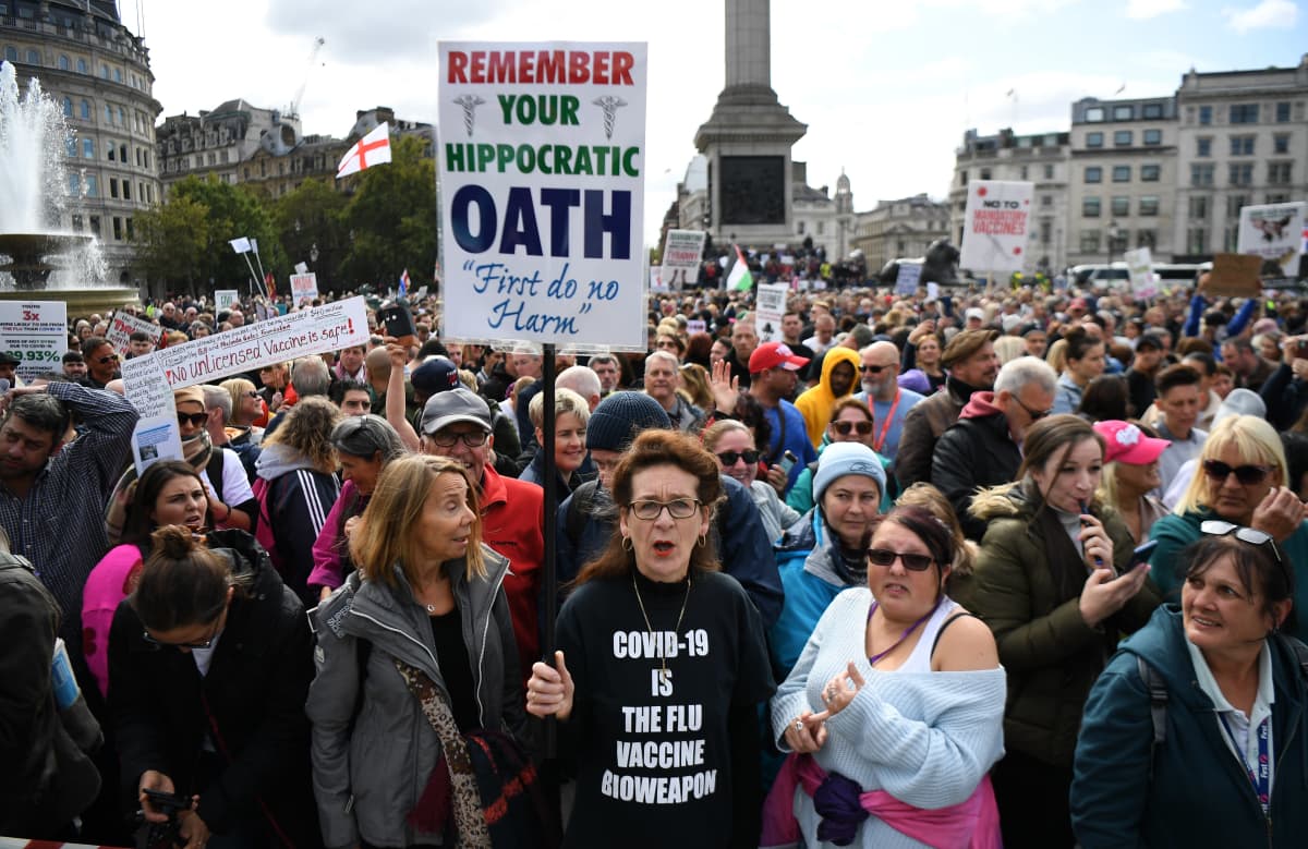 "Emme suostu"-mielenosoitus keräsi Trafalgarin aukiolle Lontooseen tuhansia koronarajoituksia vastustavia mielenosoittajia 26. syyskuuta.