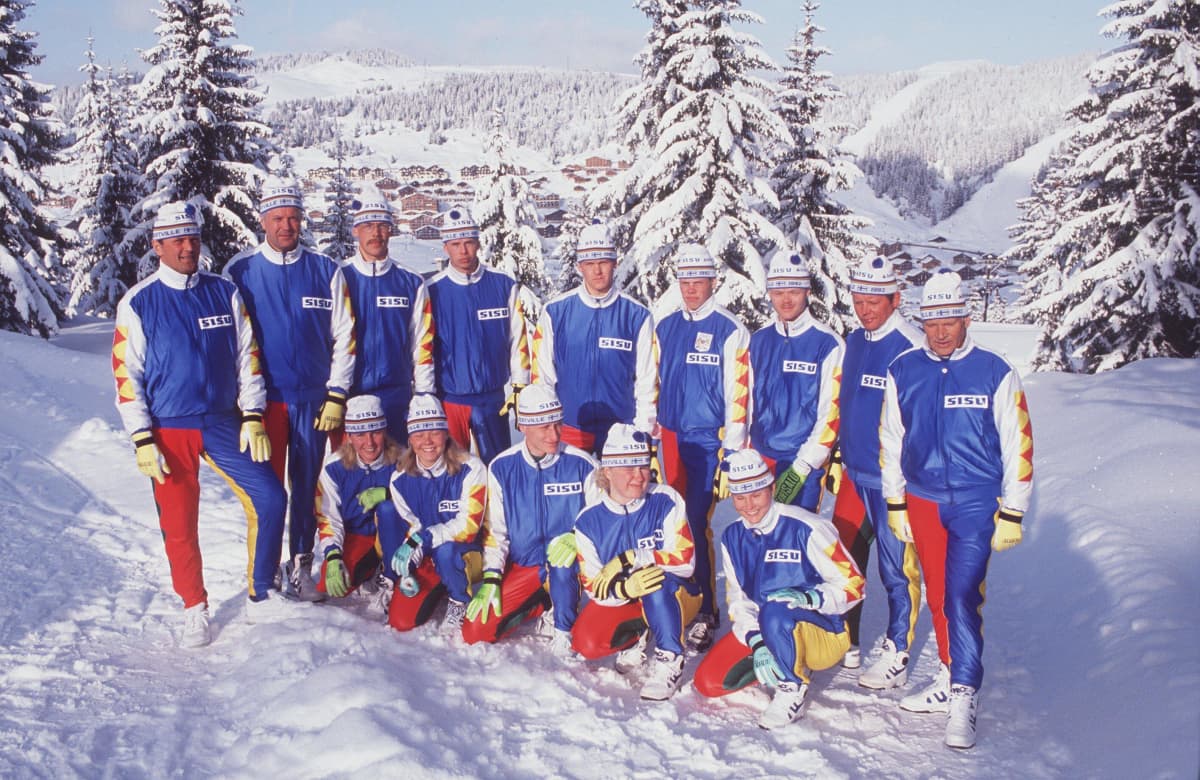 Suomalaisten virallinen kisa-asu Albertvillen olympialaisiin 1992.