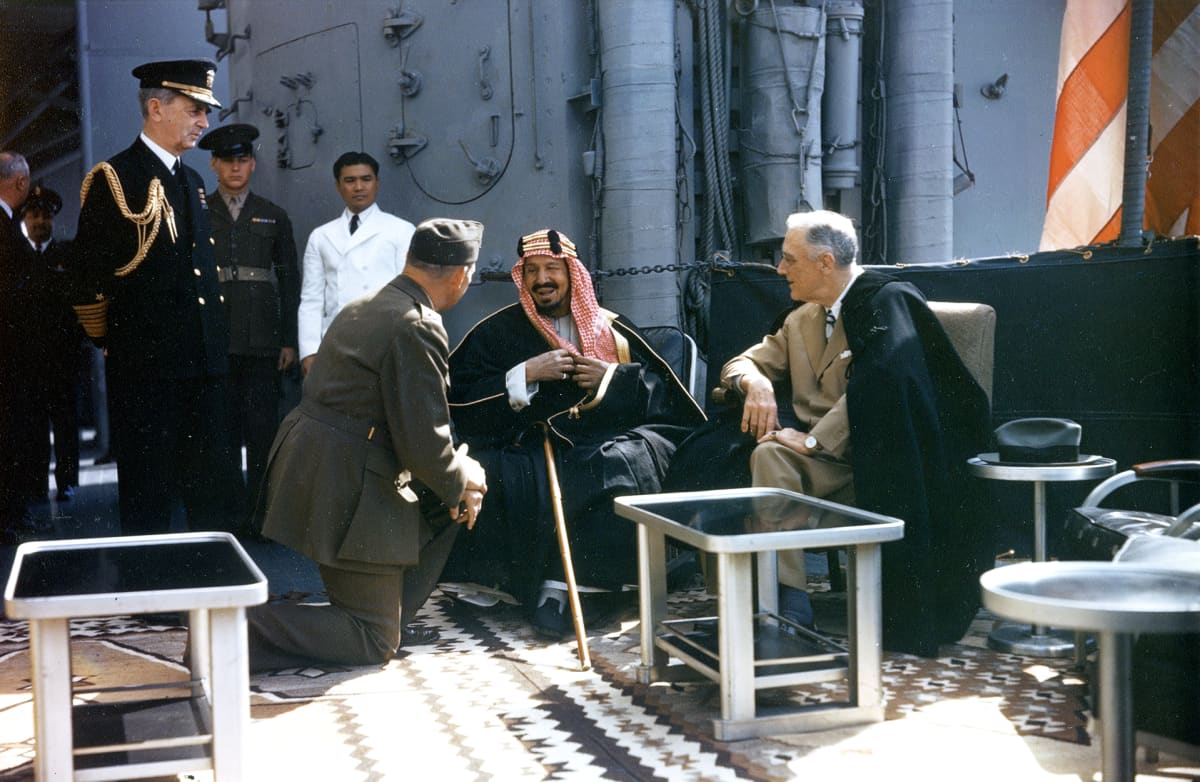 Saudi-Arabian kuningas Abdul Aziz Ibn Saud ja Yhdysvaltain presidentti Franklin D. Roosevelt