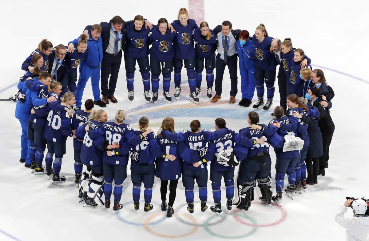 Asenteissa naisten jääkiekkoon on valtavasti korjattavaa, sanoo Ismo  Lehkonen – Kanadan ja USA:n tähdet vastasivat, kuuluuko laji olympialaisiin