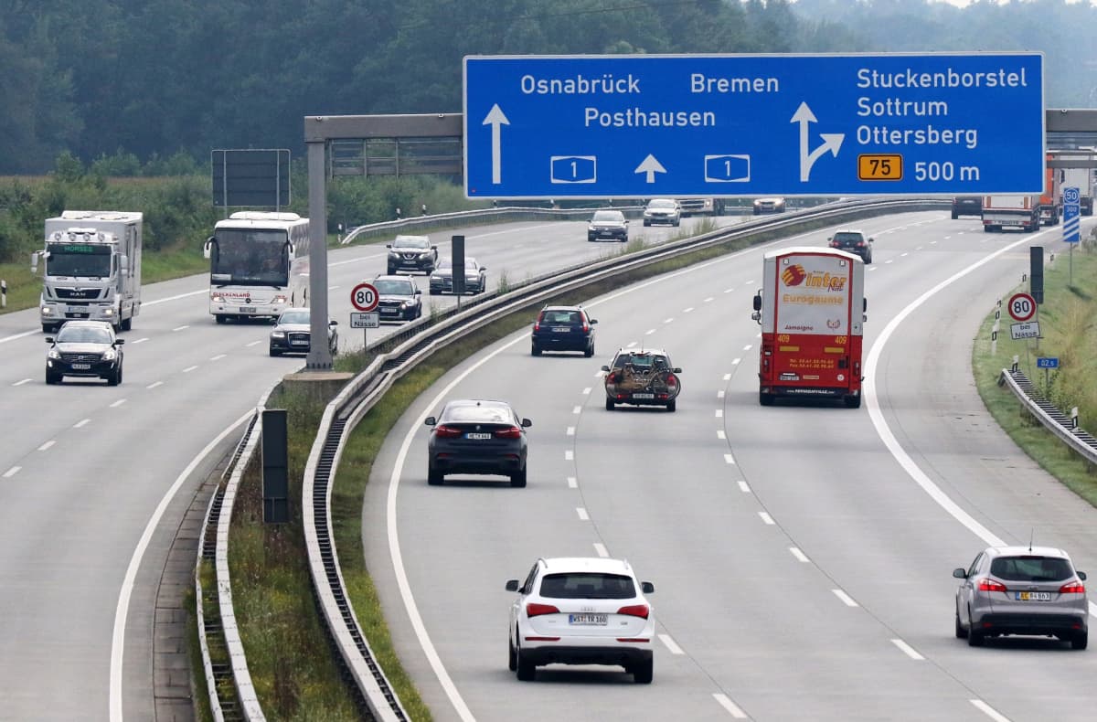 A1-moottoritie Pohjois-Saksassa.