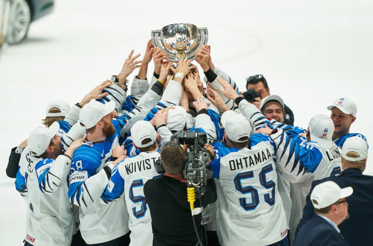 Suomi juhli maailmanmestaruutta Bratislavassa keväällä 2019.