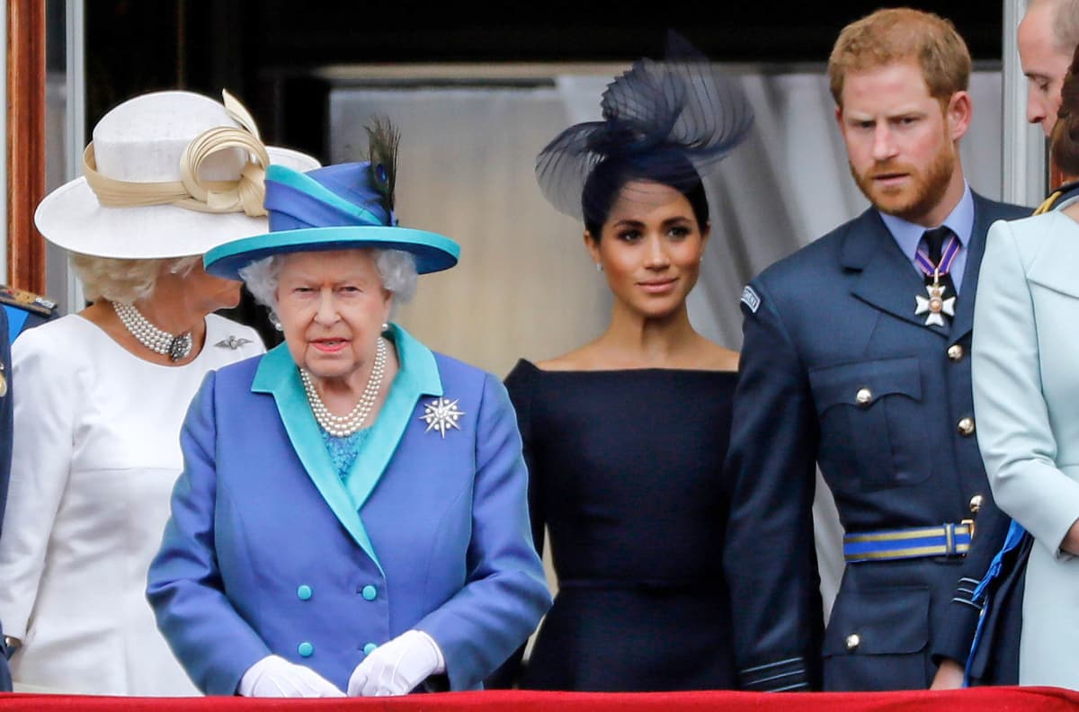 Kuninkaallista perhettä Buckinghamin palatsin parvekkeella 2018.  