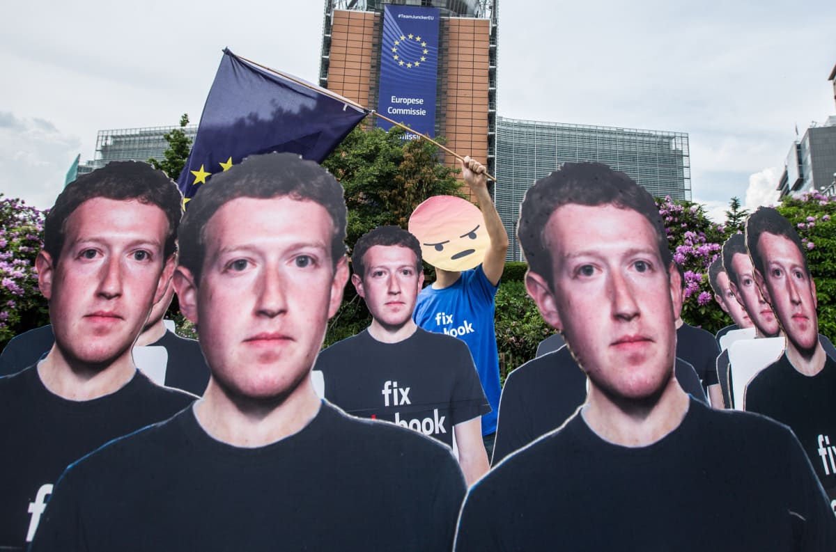 Facebookin perustaja Mark Zuckerberg oli viime vuoden toukokuussa Euroopan parlamentin kuultavana.  