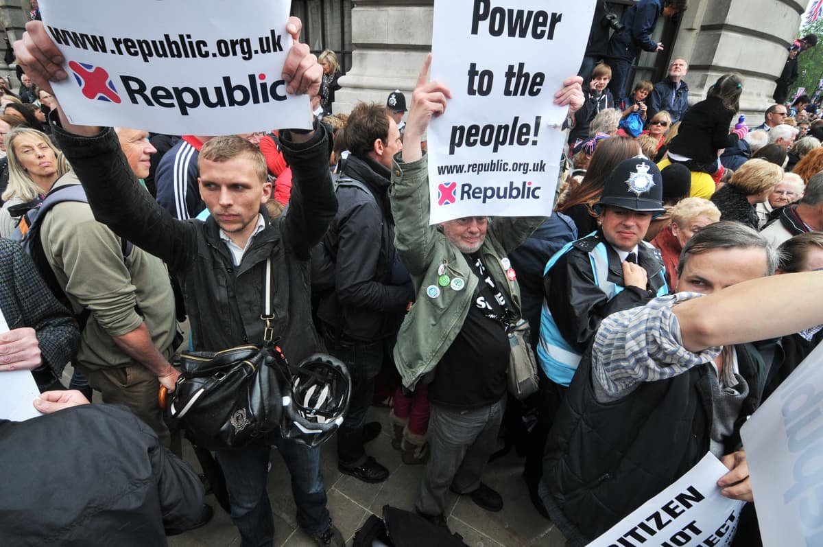 Tasavaltaltaa kannattavien mielenosoitus Lontoossa heinäkuussa 2012.