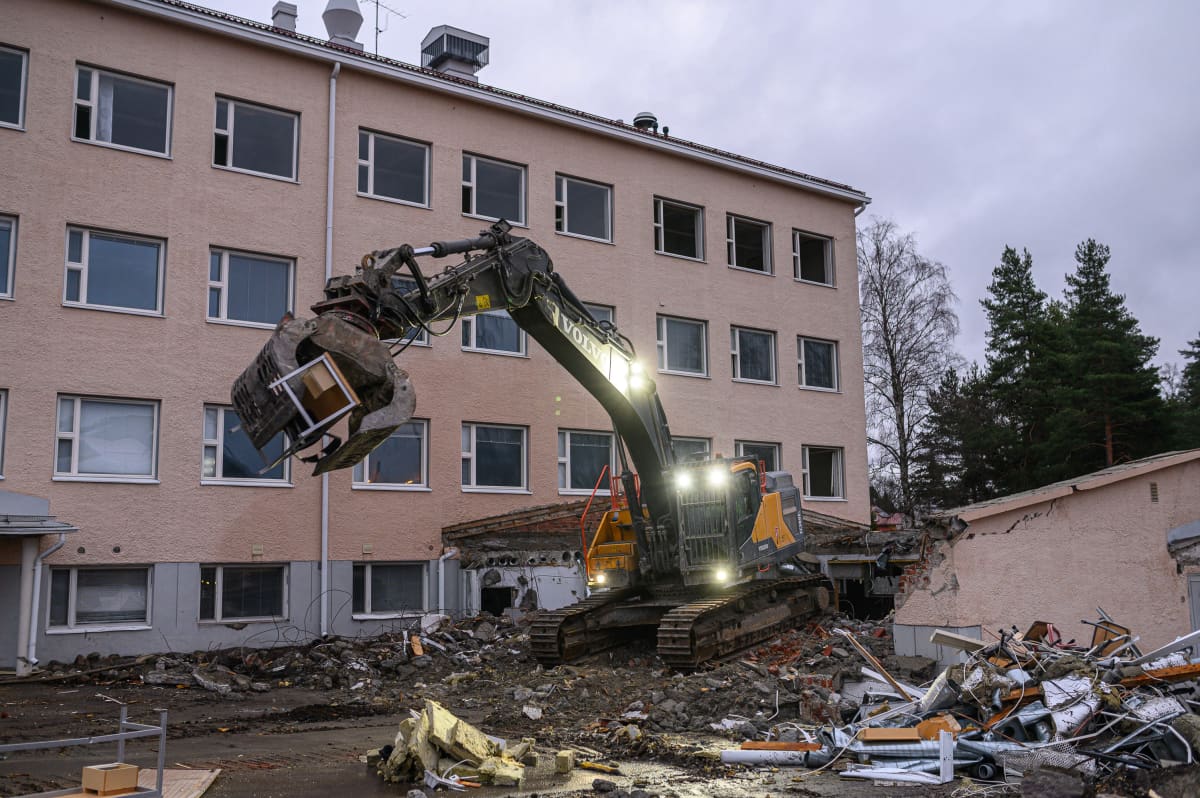 Mikkelin Urpolan koulun purkutyö käynnissä tiistaina 24.11.2020