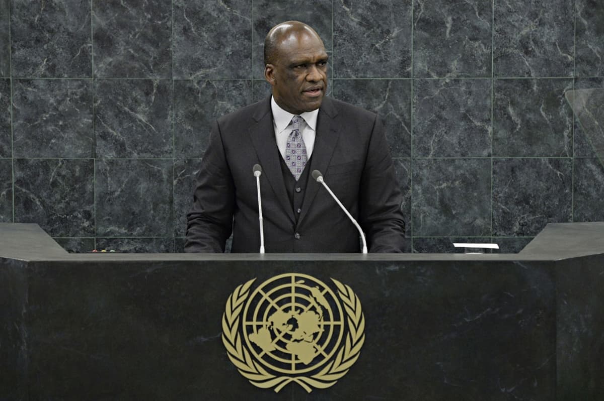YK:n yleiskokouksen entinen puheenjohtaja sekä Antigua ja Barbudan entinen YK-lähettiläs John Ashe järjestön yleiskokouksessa.