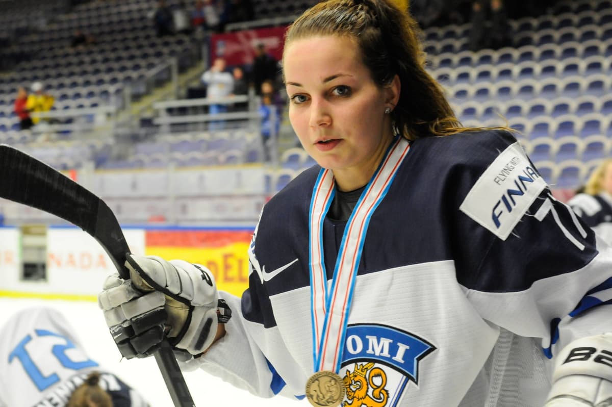 Ishockeyspelaren Susanna Tapani vid VM 2015.
