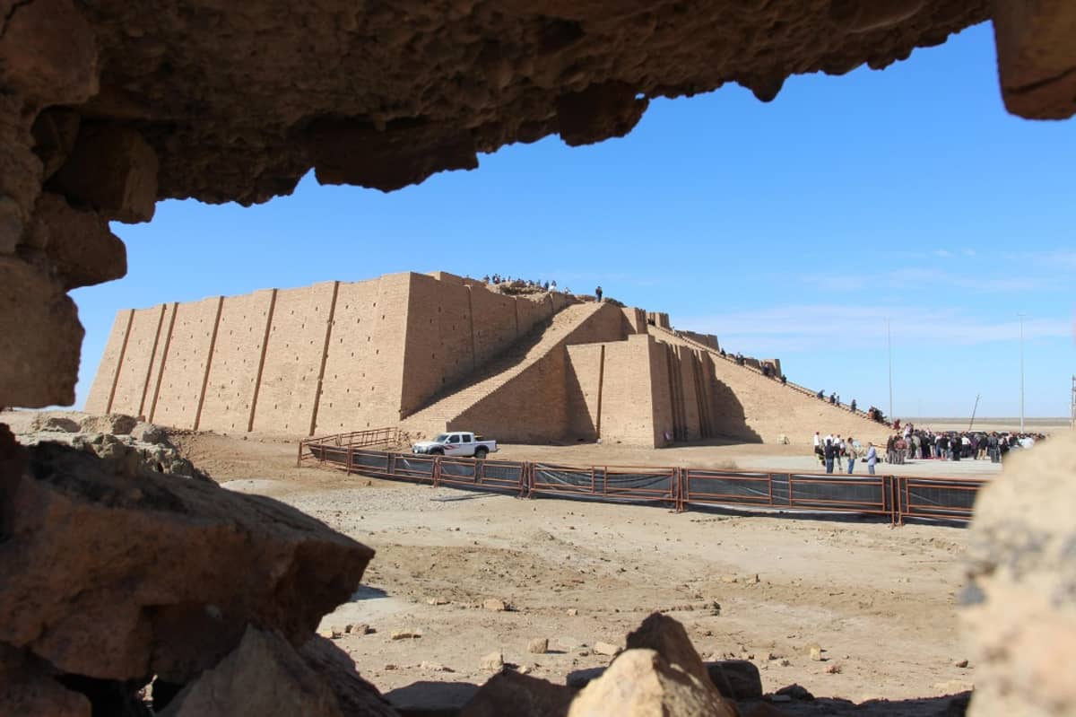 Ziggurat eli porraspyramidi Urin muinaisessa kaupungissa nykyisen Irakin Dhi-Qarin maakunnassa. 