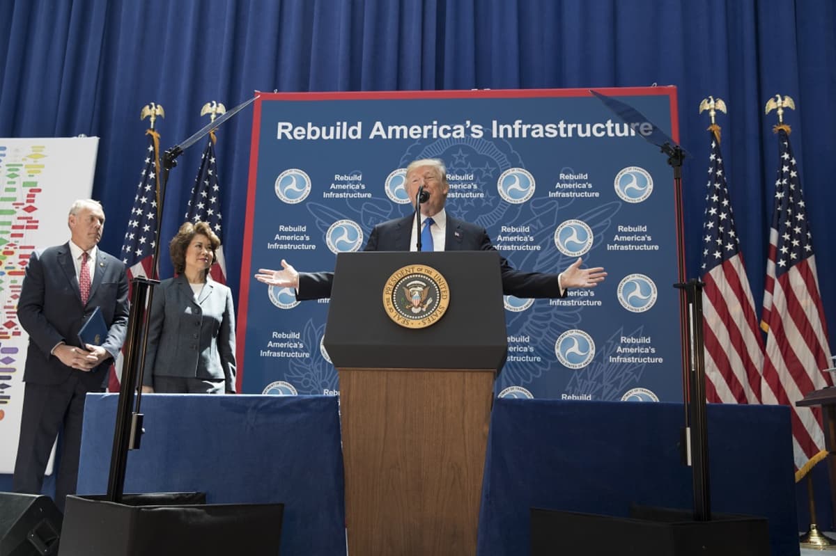 Presidentti Donald Trump esitteli infrastruktuuriohjelmaansa Washingtonissa 9. kesäkuuta 2017.