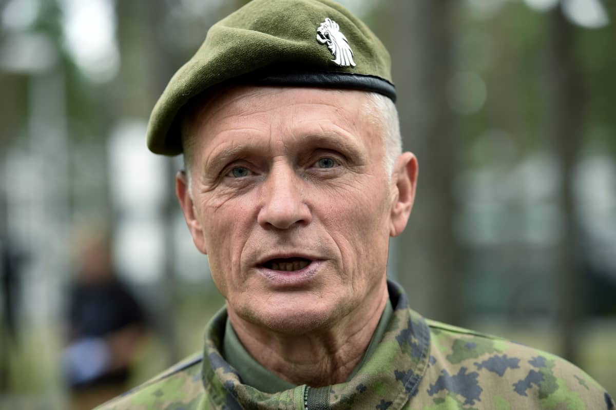 Timo Kivinen on Puolustusvoimain uusi komentaja – harrastaa suunnistusta  kenraalien joukkueessa | Yle Uutiset