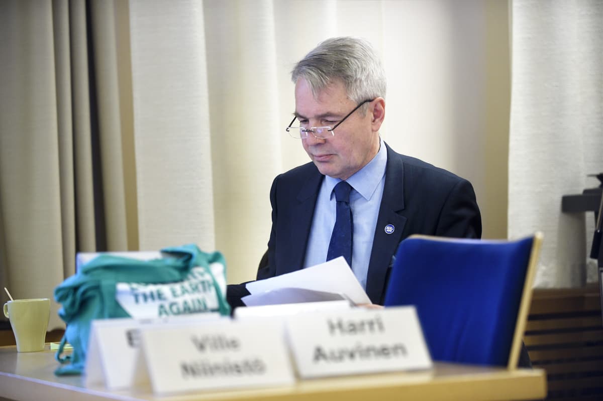 Pekka Haavisto viimeisteli puhettaan, jonka hän piti vihreiden puoluevaltuuskunnan kokouksessa Lohjalla sunnuntaina 12. helmikuuta.