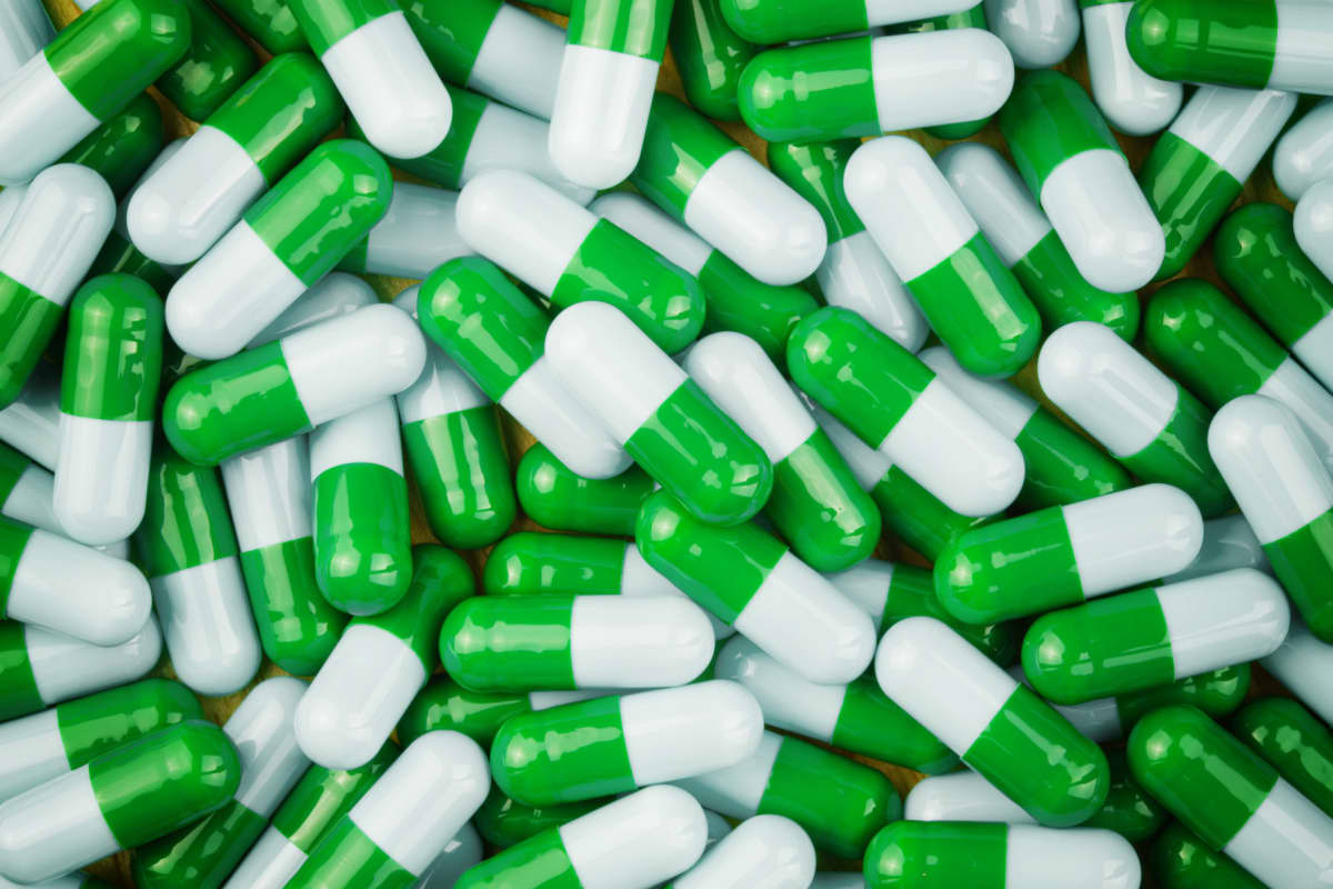 Kasa vihreävalkoisia pillereitä