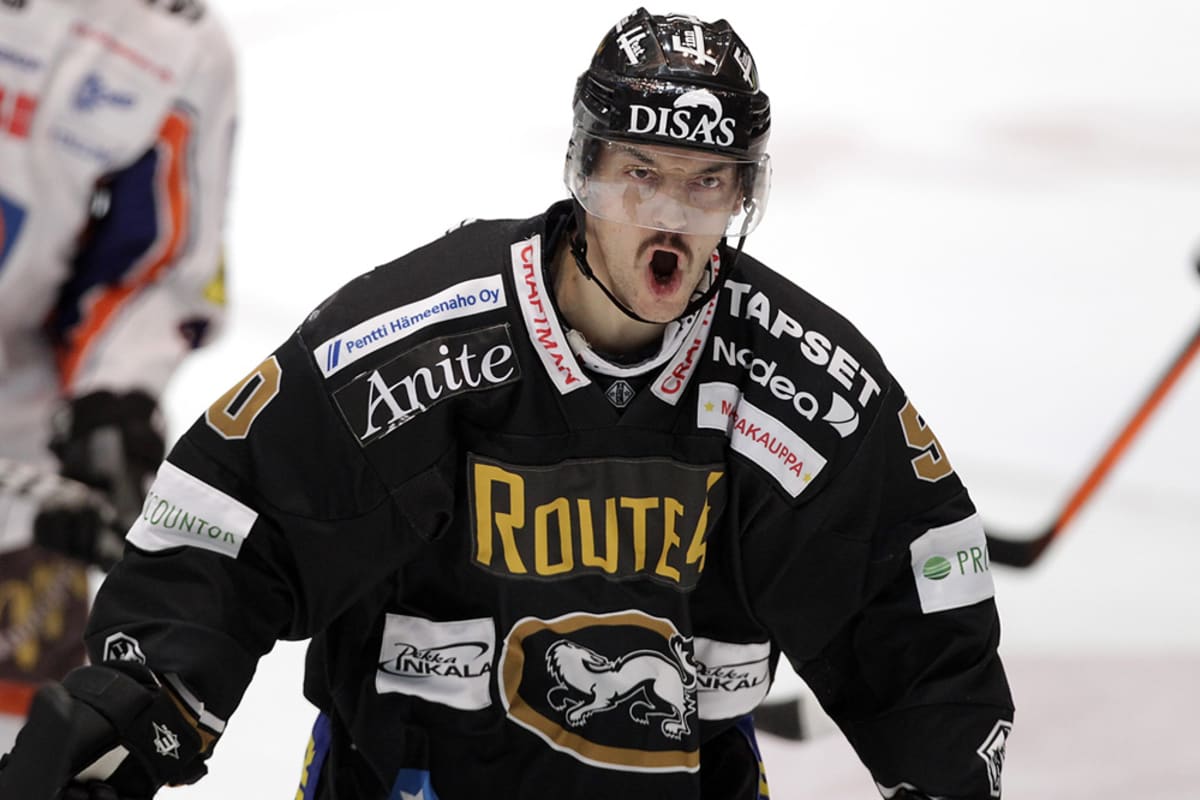 Kärpät win hockey title in historic game 7 | News | Yle Uutiset